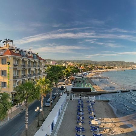 B&B Hotel Diano Marina Palace Dış mekan fotoğraf