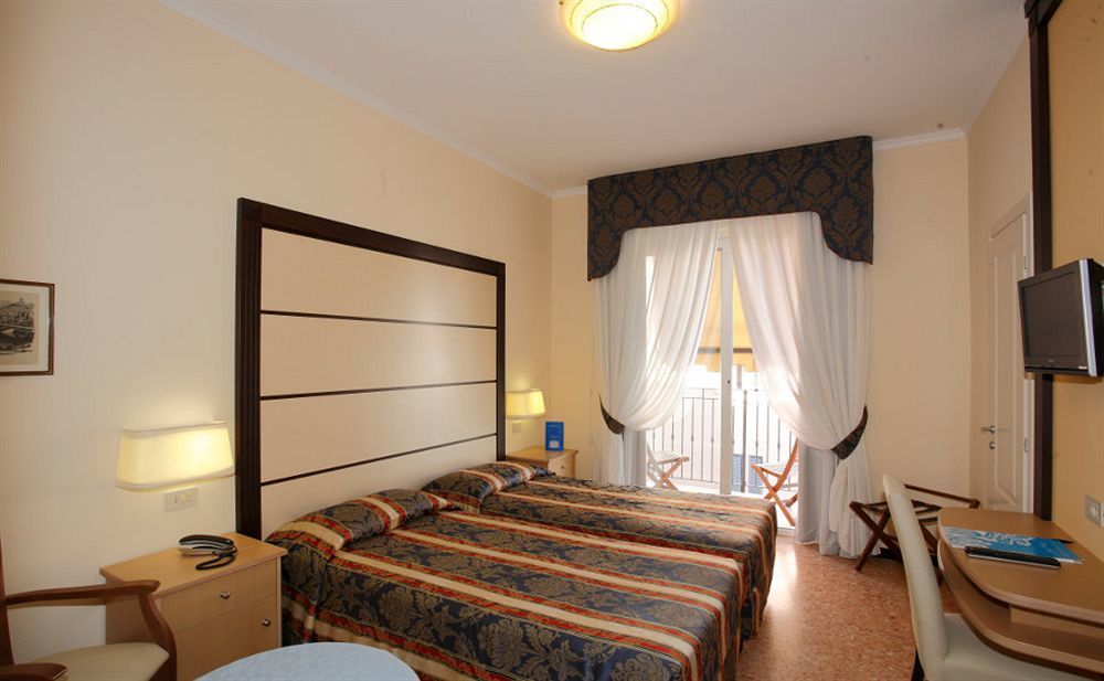 B&B Hotel Diano Marina Palace Dış mekan fotoğraf